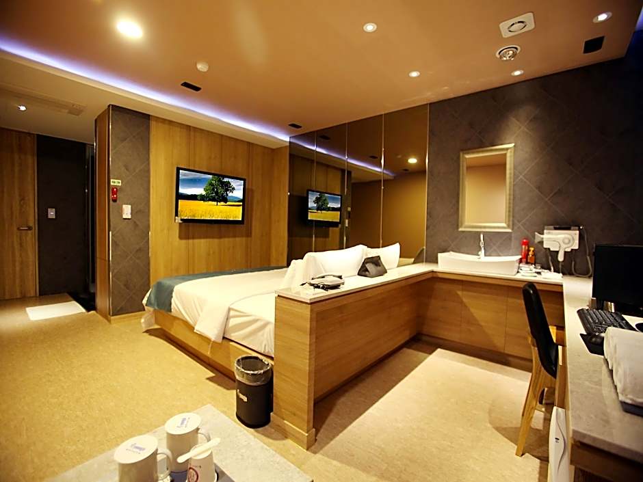 Yeongju Hotel
