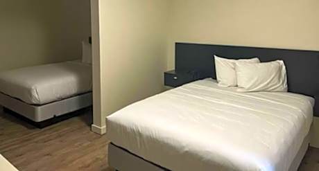 Deluxe Queen Room with Two Queen Beds - Non-Smoking