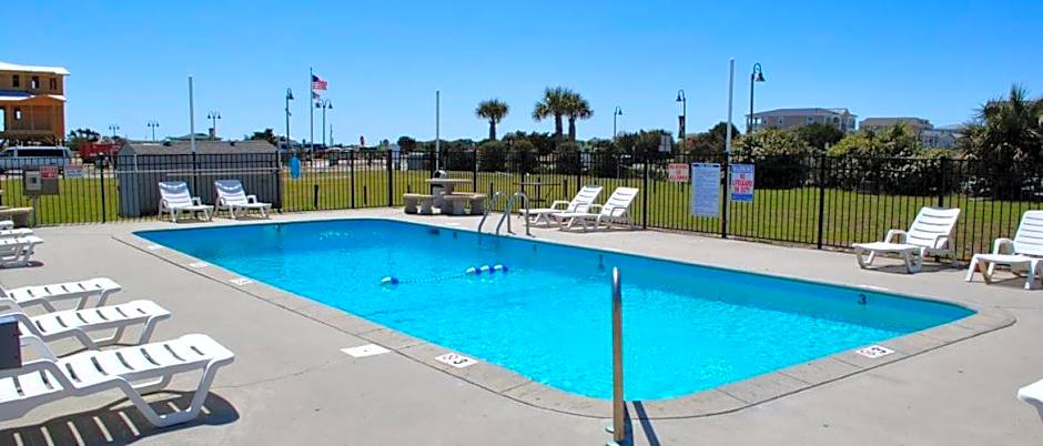 ON ISLAND Ocean View Beachy Studio in Campy 1970s Converted Motel