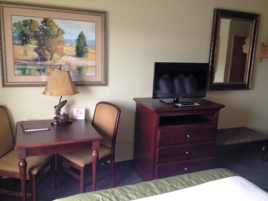 Super 8 by Wyndham McCall