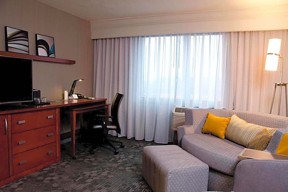 Courtyard by Marriott Waterbury Downtown