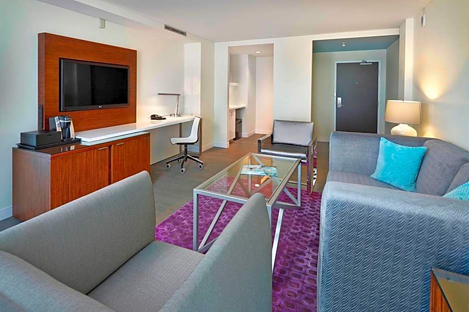 Renaissance by Marriott Edmonton Airport Hotel