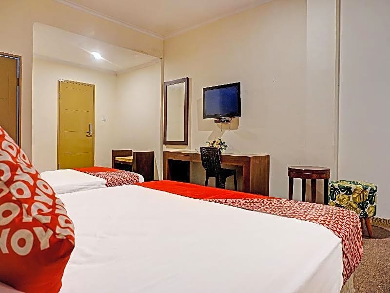 Collection O 91414 Hotel Marina Beach