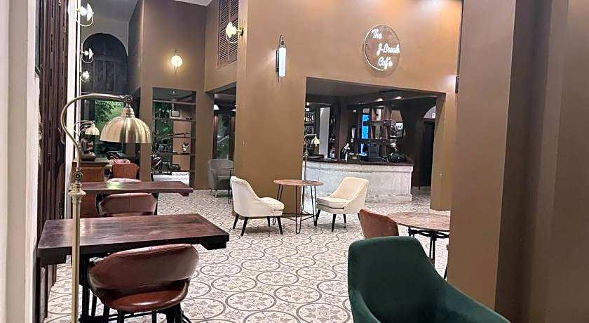 The J Break Boutique