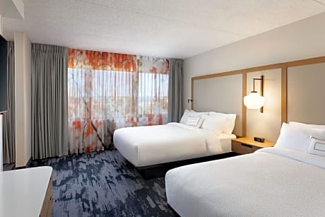 Suite, Multiple Beds (2 Queen Beds and 1 Double Sofa Bed)