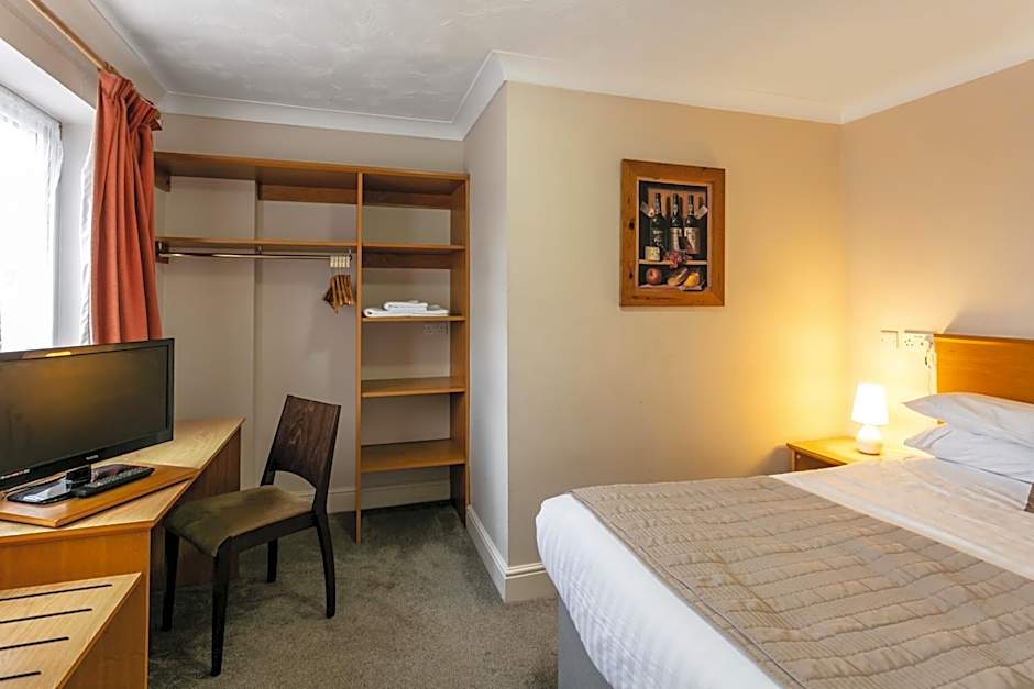 Roydon Marina Village Hotel