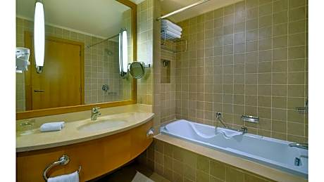 Classic Twin Room with Balcony