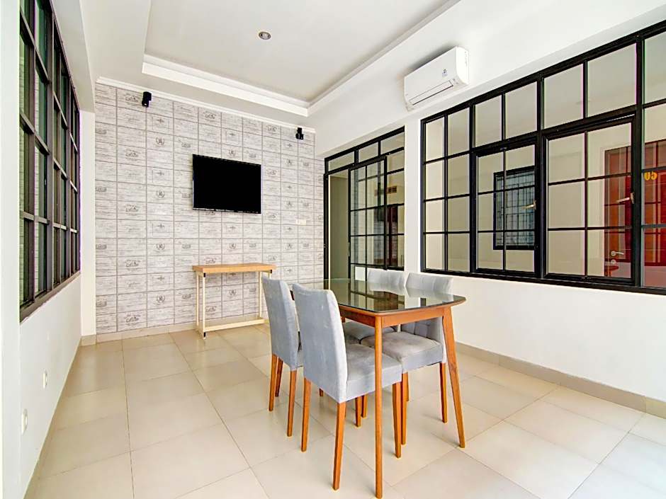 OYO 90233 The Shine Residence