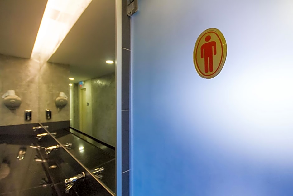 M Qube Hotel – Penang Island, NY