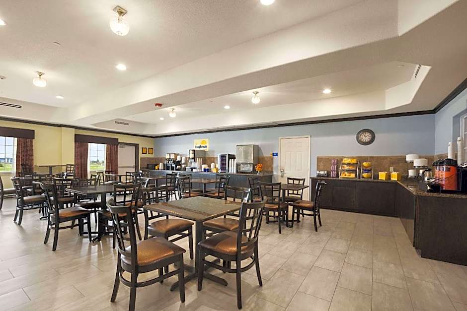 Days Inn & Suites by Wyndham Galveston West/Seawall