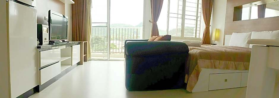 The Seacraze Hua Hin  Studio 5th Fl (by Montri C)