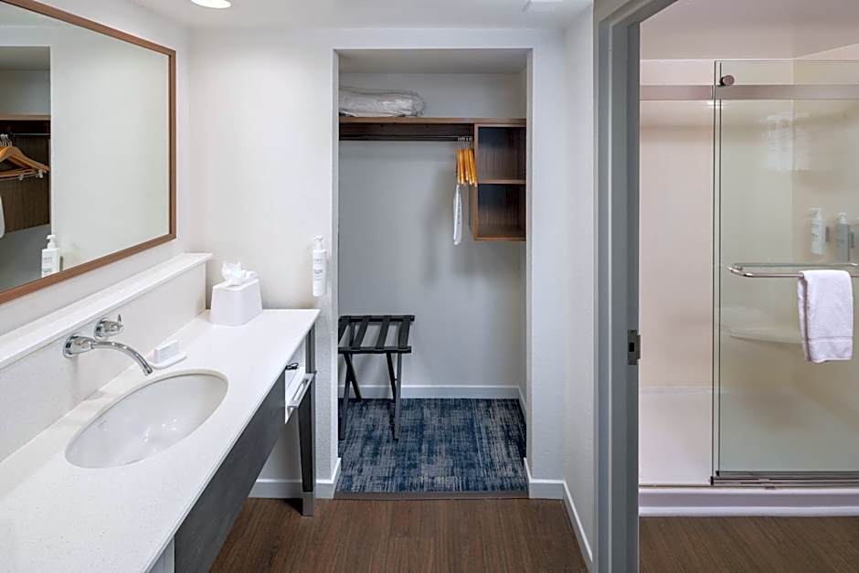 Hampton Inn & Suites Asheville Airport