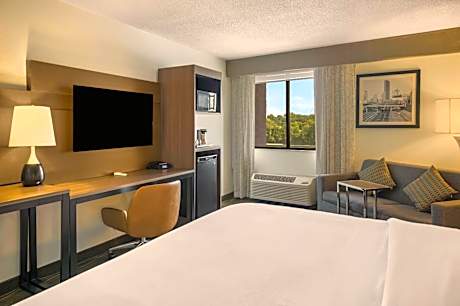 Queen Studio Suite with Two Queen Beds - Non-Smoking