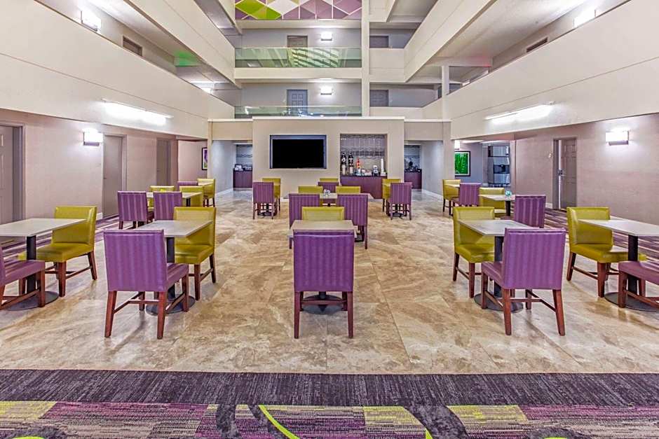 La Quinta Inn & Suites by Wyndham Lubbock West Medical Center