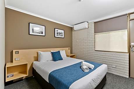 Morayfield Tavern
