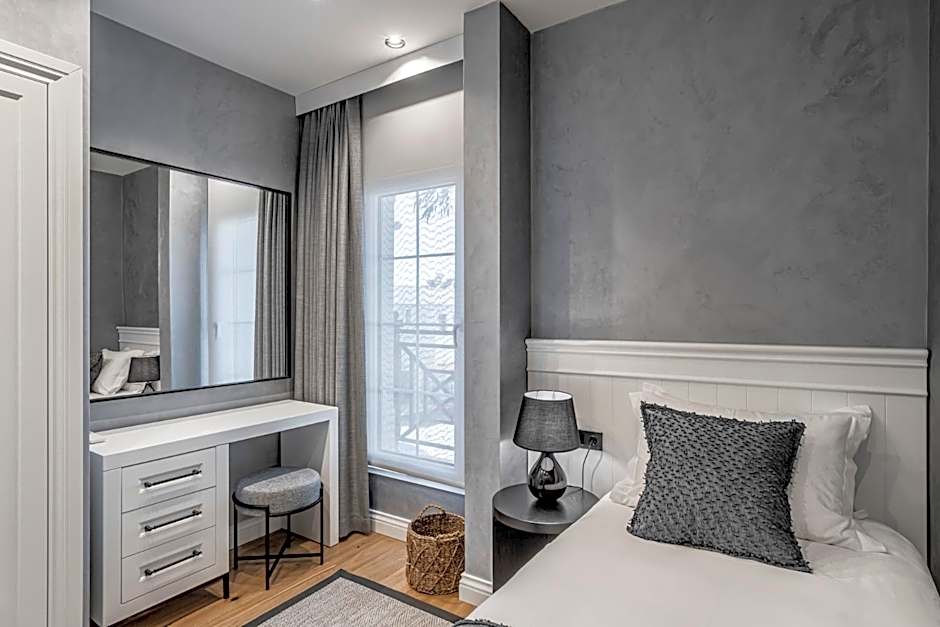 Ena Boutique Hotel & Residences