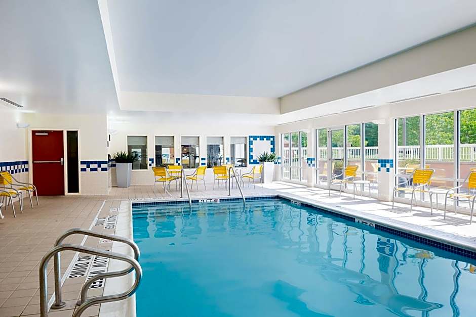 Fairfield Inn & Suites by Marriott State College