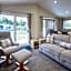 Kinship Lodge with Hot Tub