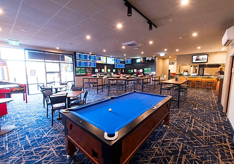 Nightcap at Hendon Hotel