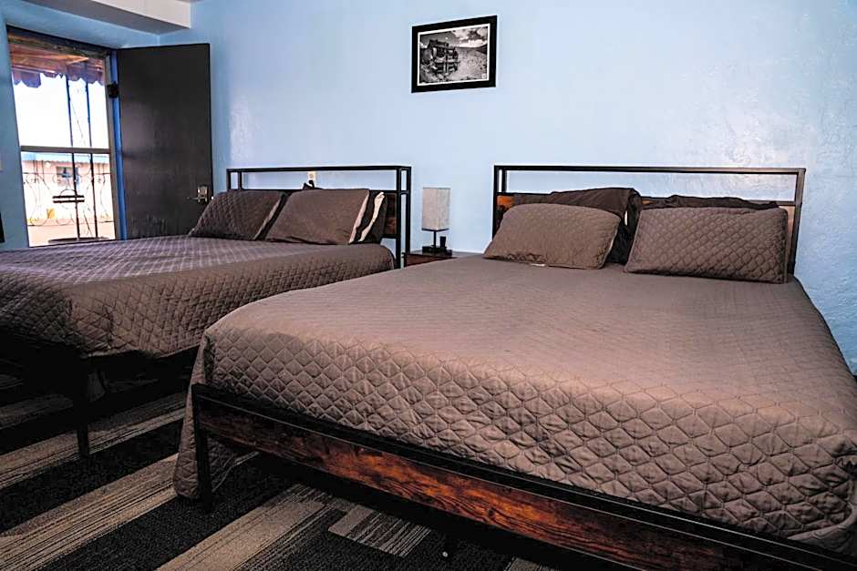 Maverick Motel