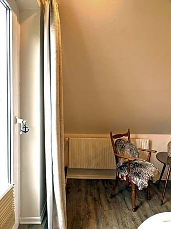 One-Bedroom Deluxe Apartment