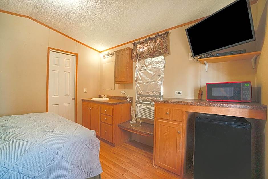 Grand Eagle Ford Lodge & RV Park