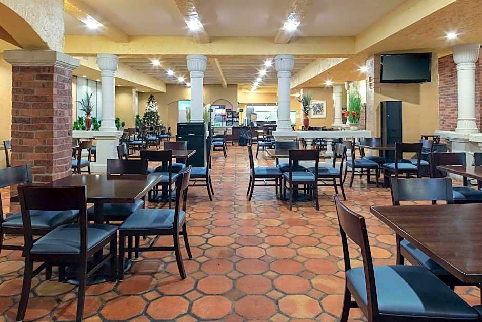 Embassy Suites by Hilton Kansas City Plaza