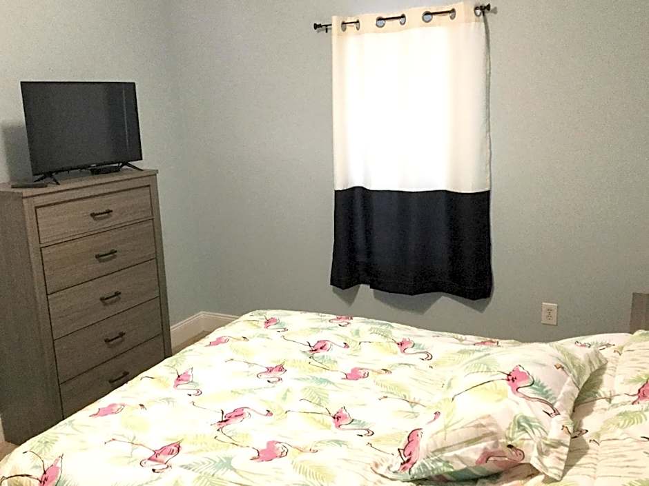 LAKETOWN 5 POOLs STEPS TO BEACH FAMILY FRIENDLY