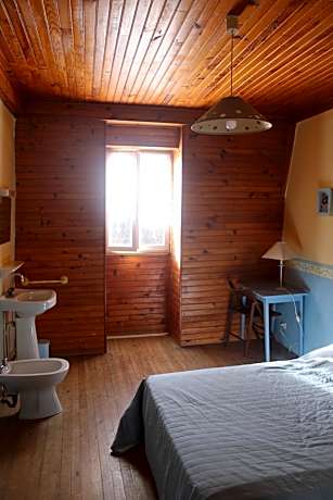 Standard Double Room with Shared Bathroom