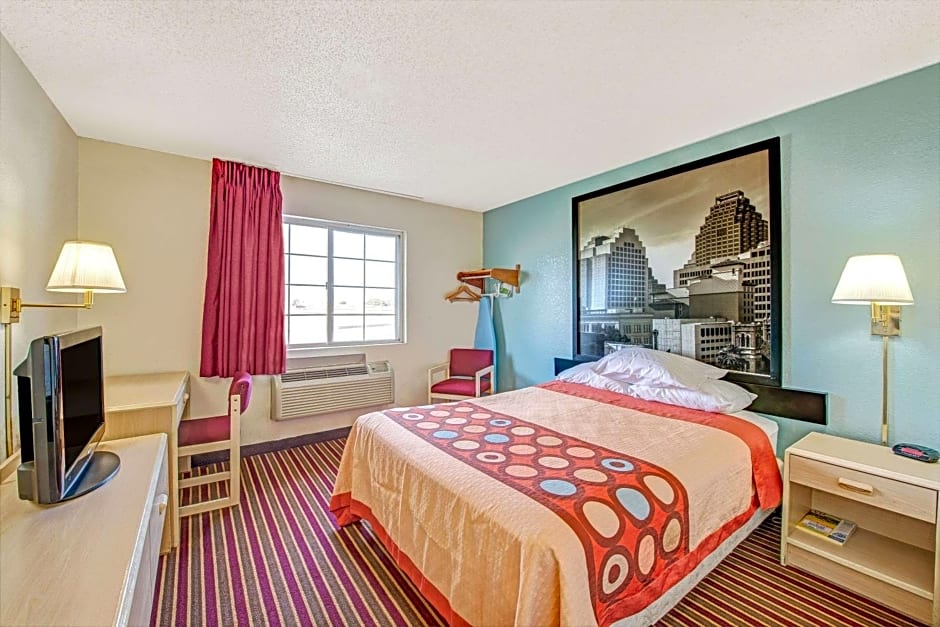 Super 8 by Wyndham San Antonio/Fiesta