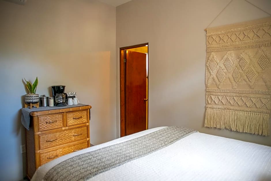 Pure Baja Private Suites-Upscale Property with Infinity Pool and Lush Gardens