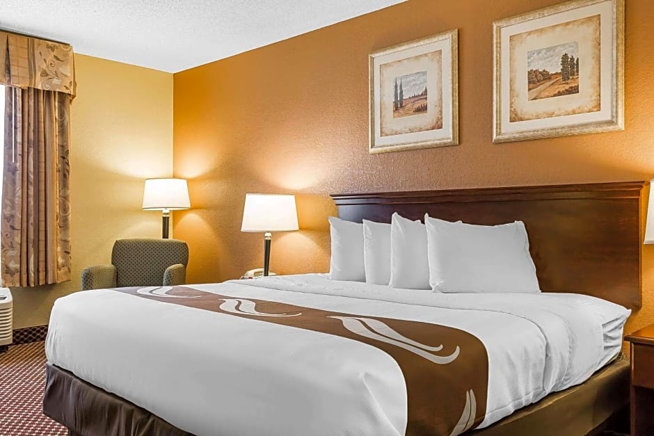 Quality Inn & Suites Bloomington University Area