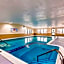 Econo Lodge Inn & Suites