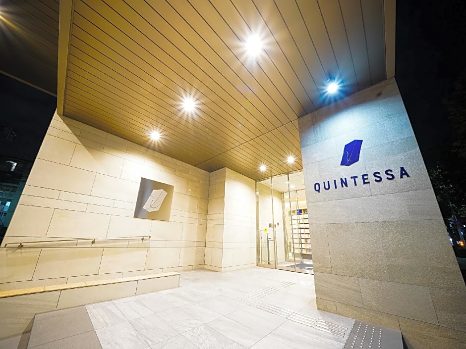 Quintessa Hotel Tokyo Haneda Comic and Books