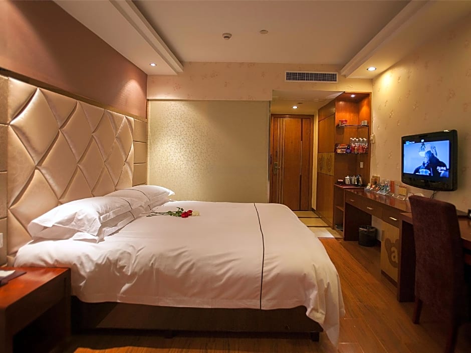 Yiwu Luckbear Hotel
