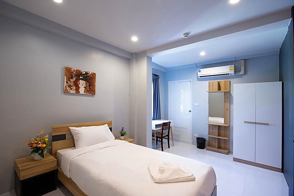 185@Surawong Residence