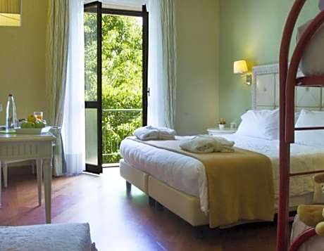 Family Room (2 Adults + 2 Children)