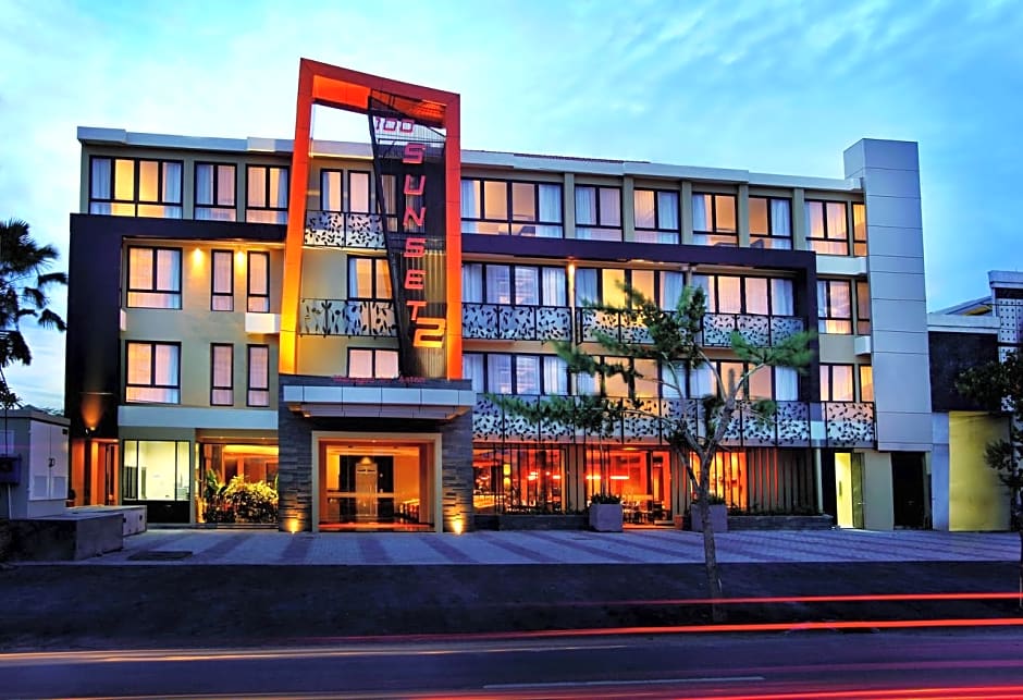 100 Sunset Hotel and Ballroom