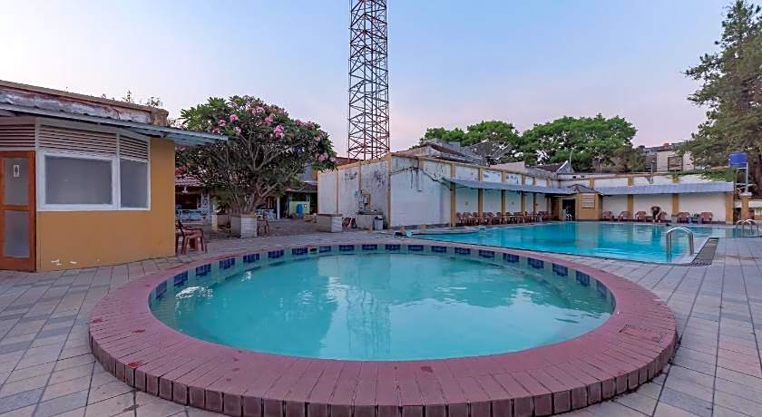 Urbanview Hotel Crown Tasikmalaya by RedDoorz