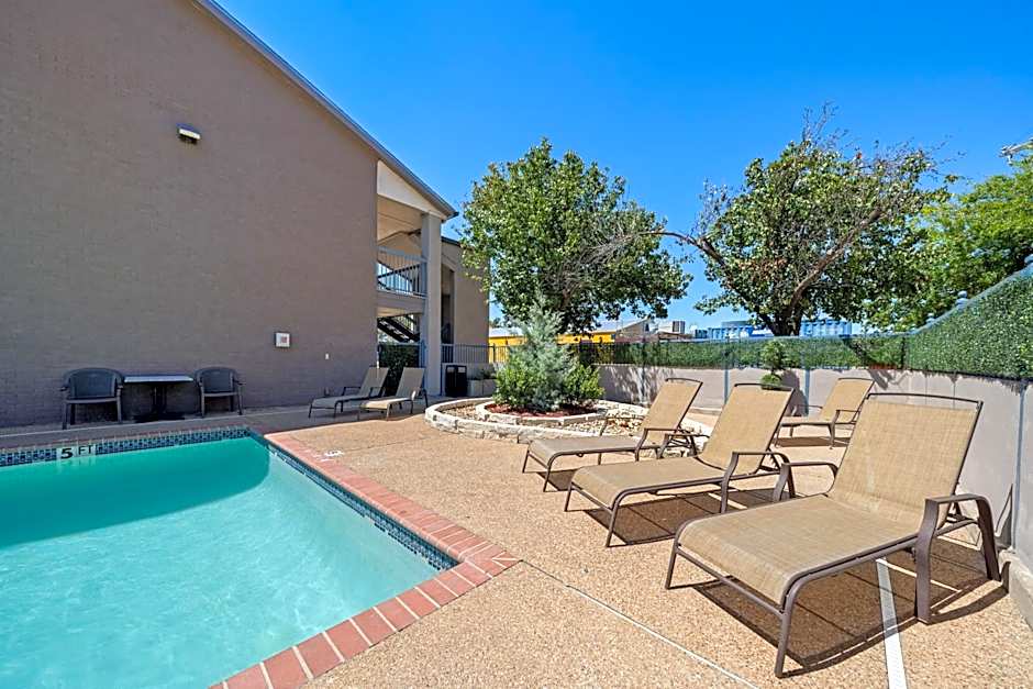 Days Inn by Wyndham Round Rock