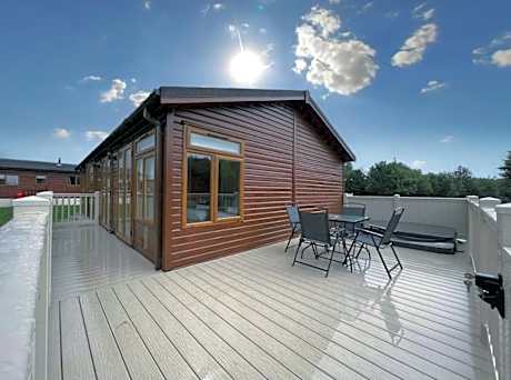 Chestnut Lodge With Hot Tub