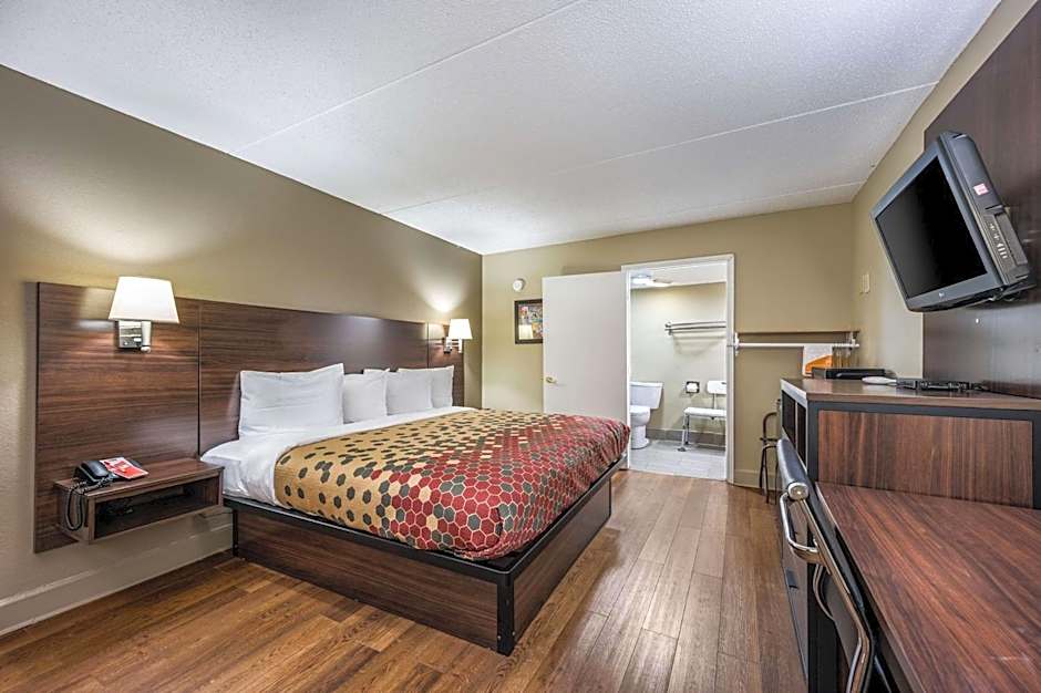 Econo Lodge Inn & Suites Huntsville University Area
