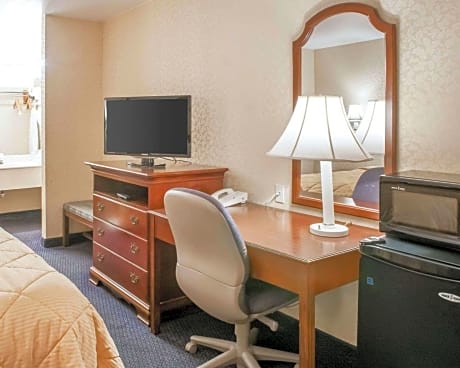 1 King Bed Nonsmoking