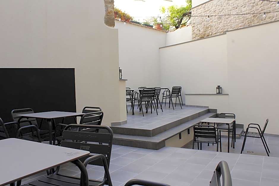 Hostal Universitat