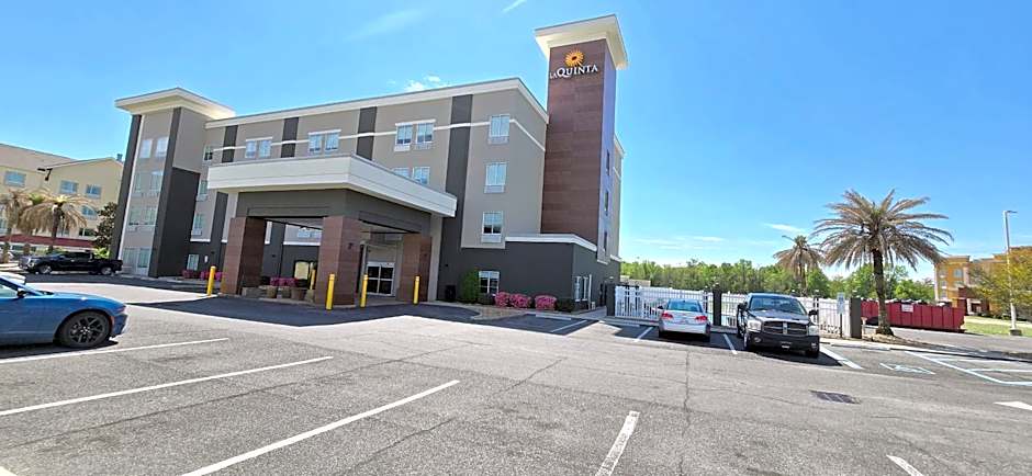 La Quinta Inn & Suites by Wyndham Gonzales