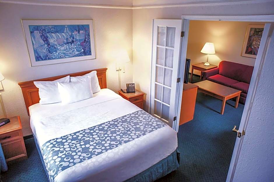 La Quinta Inn & Suites by Wyndham Moline Airport
