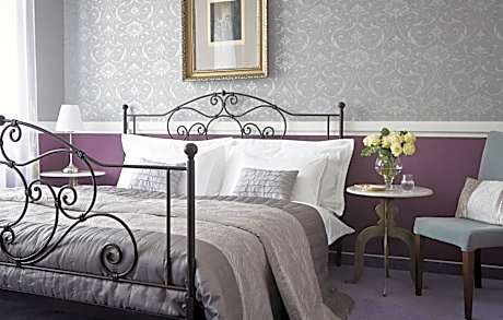 Deluxe Two-Bedroom Apartment