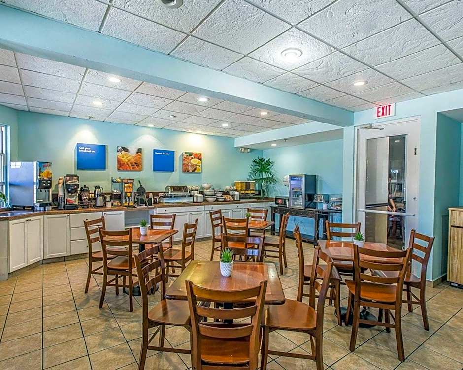 Comfort Inn & Suites Levittown