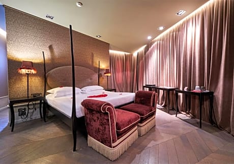 Deluxe Junior Suite with Grand Canal View