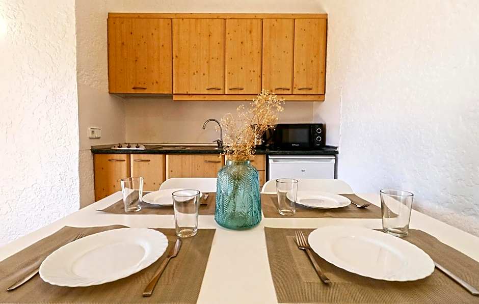 Naika Studios & Apartments